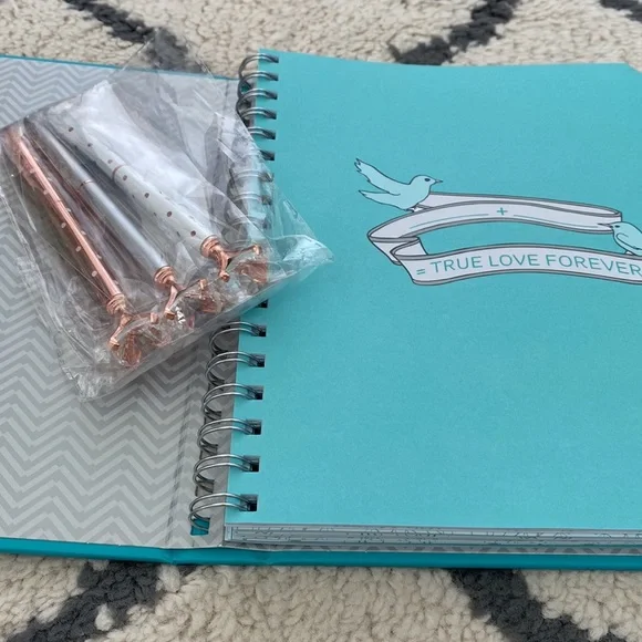 💜 5/$30 Sale: Bride to be Journal and Diamond Pens - Picture 3 of 8